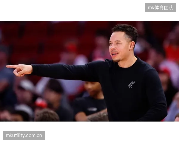 波波维奇教练调整防守对位，成功切断雷霆挡拆进攻路线。